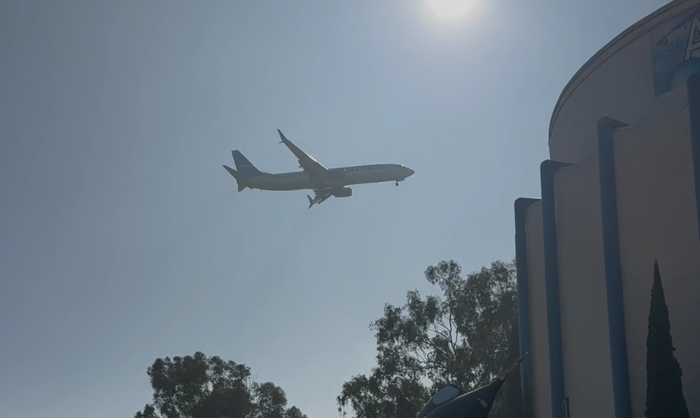 Low-flying airplane over San Diego neighborhood